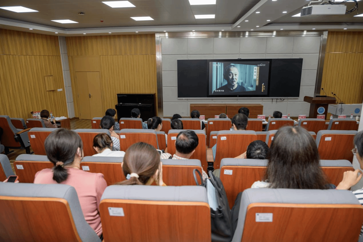 成人色情
召开全面从严治党暨师德师风警示教育会